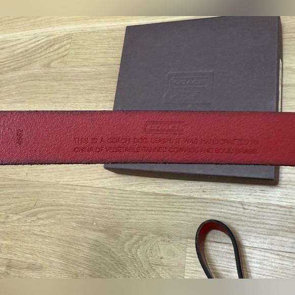 Coach Red Dog Leash - Picture 5 of 6